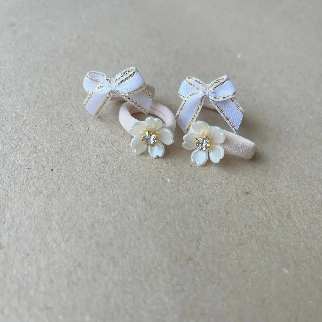 mini gumytės mergaitėms gėlytė ir bantukas su auksiniu krašteliu