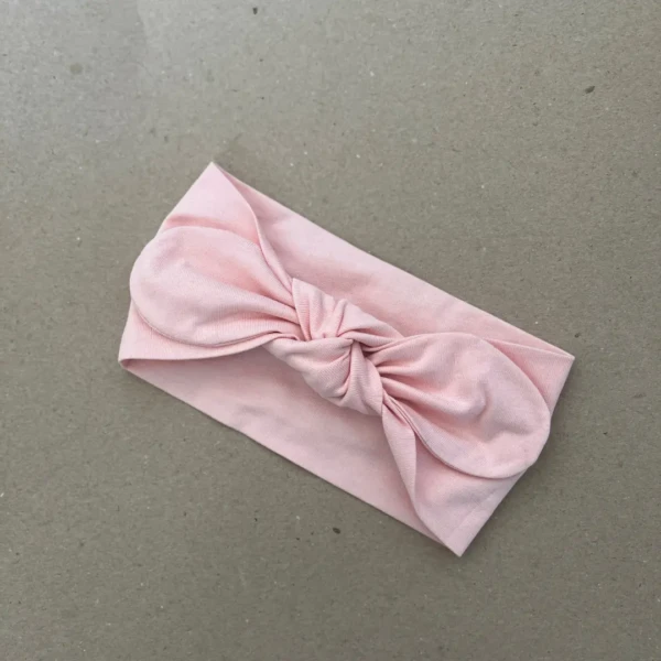 Plati galvos juosta mergaitei švelnios persiko spalvos su bantuku