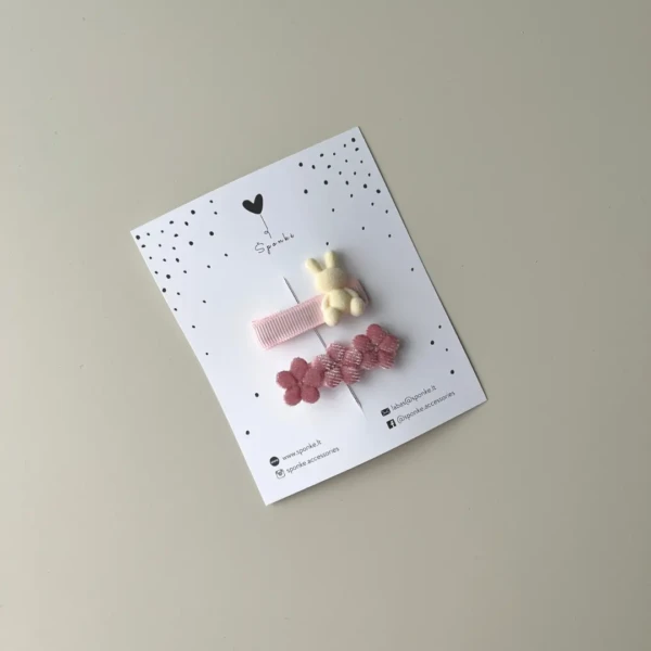 Segtukai mergaitėms – kreminis kiškučio ir gėlyčių segtukai (2 vnt)